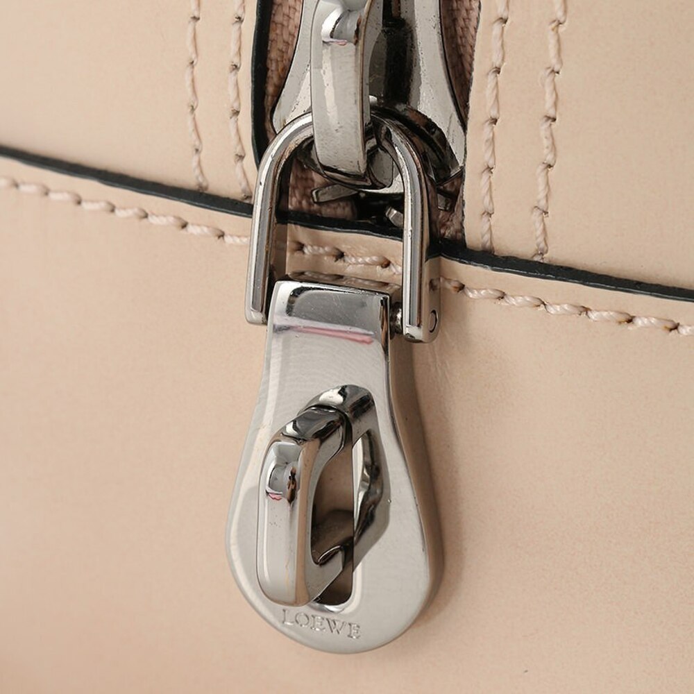 Loewe Amazona Handbag Calfskin Beige - Picture 9 of 9